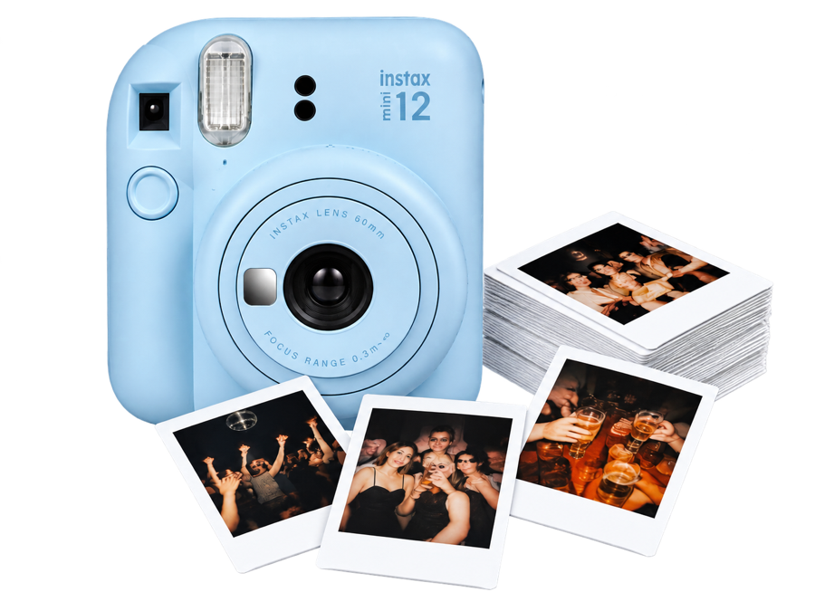 Fujifilm Instax mini 12 a hotové fotky z plesu